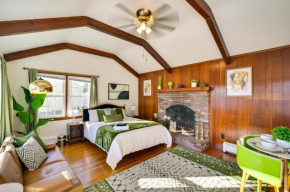 1 Mi to Downtown Salem Studio with Fire Pit Access